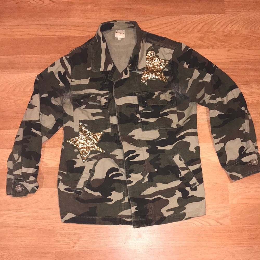 ELLISON Size: Small Camo Button Down Jacket